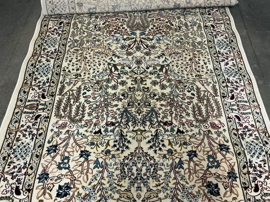5' x 8' Traditional Area Rug