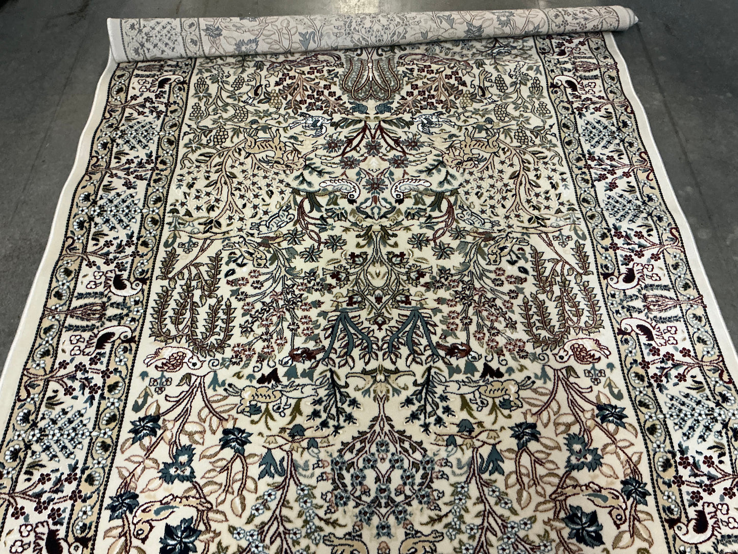5' x 8' Traditional Area Rug