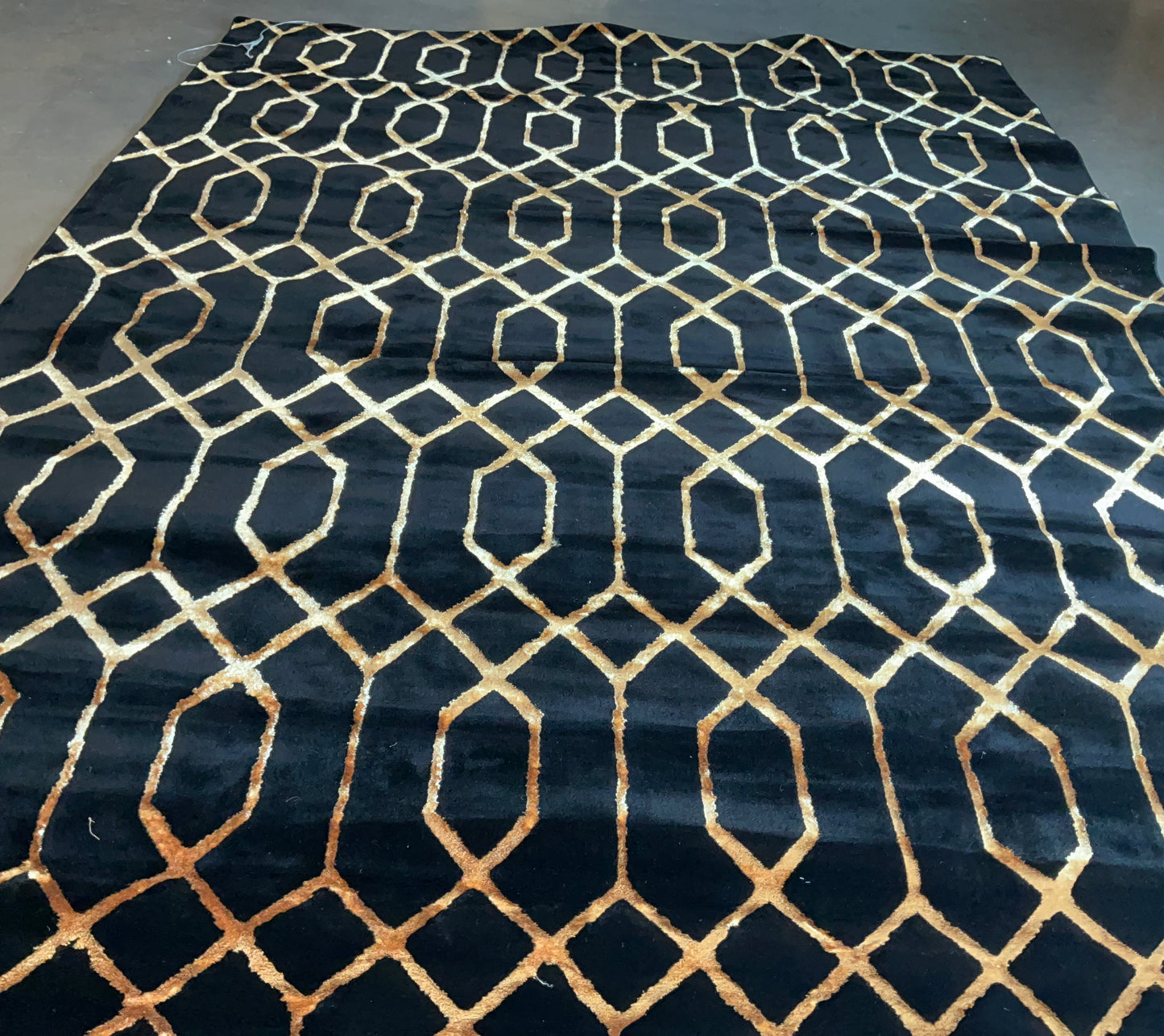 10' x 13' Black & Gold Area Rug